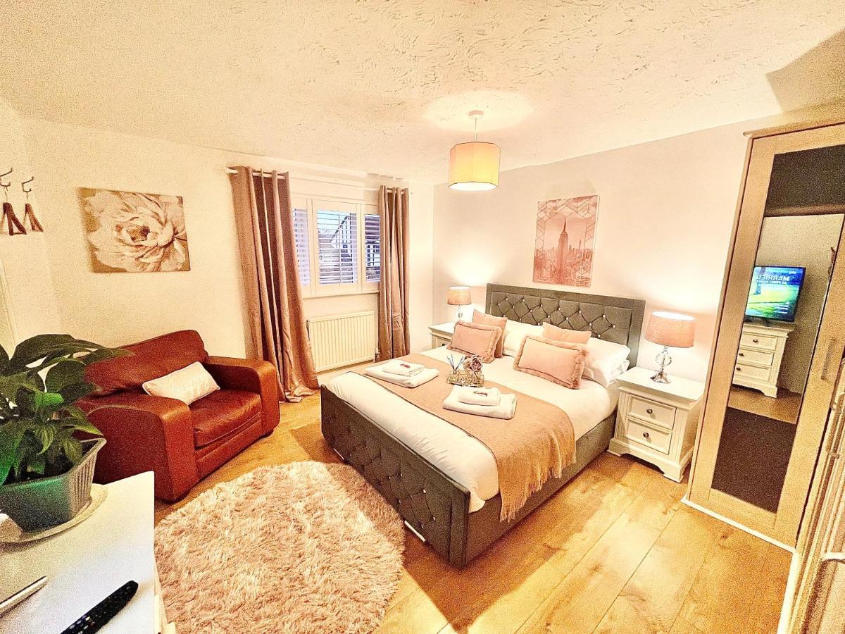 Penderi House With Cymru Holidays Usk
